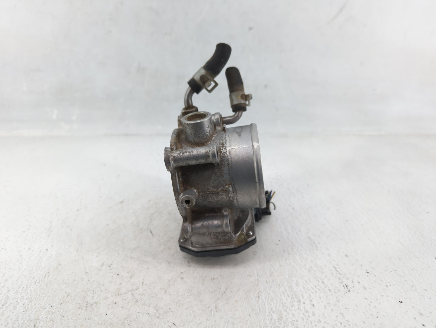 2014-2019 Kia Soul Throttle Body P/N:35100-2E000 Fits Fits 2011 2012 2013 2014 2015 2016 2017 2018 2019 2020 2021 OEM Used A