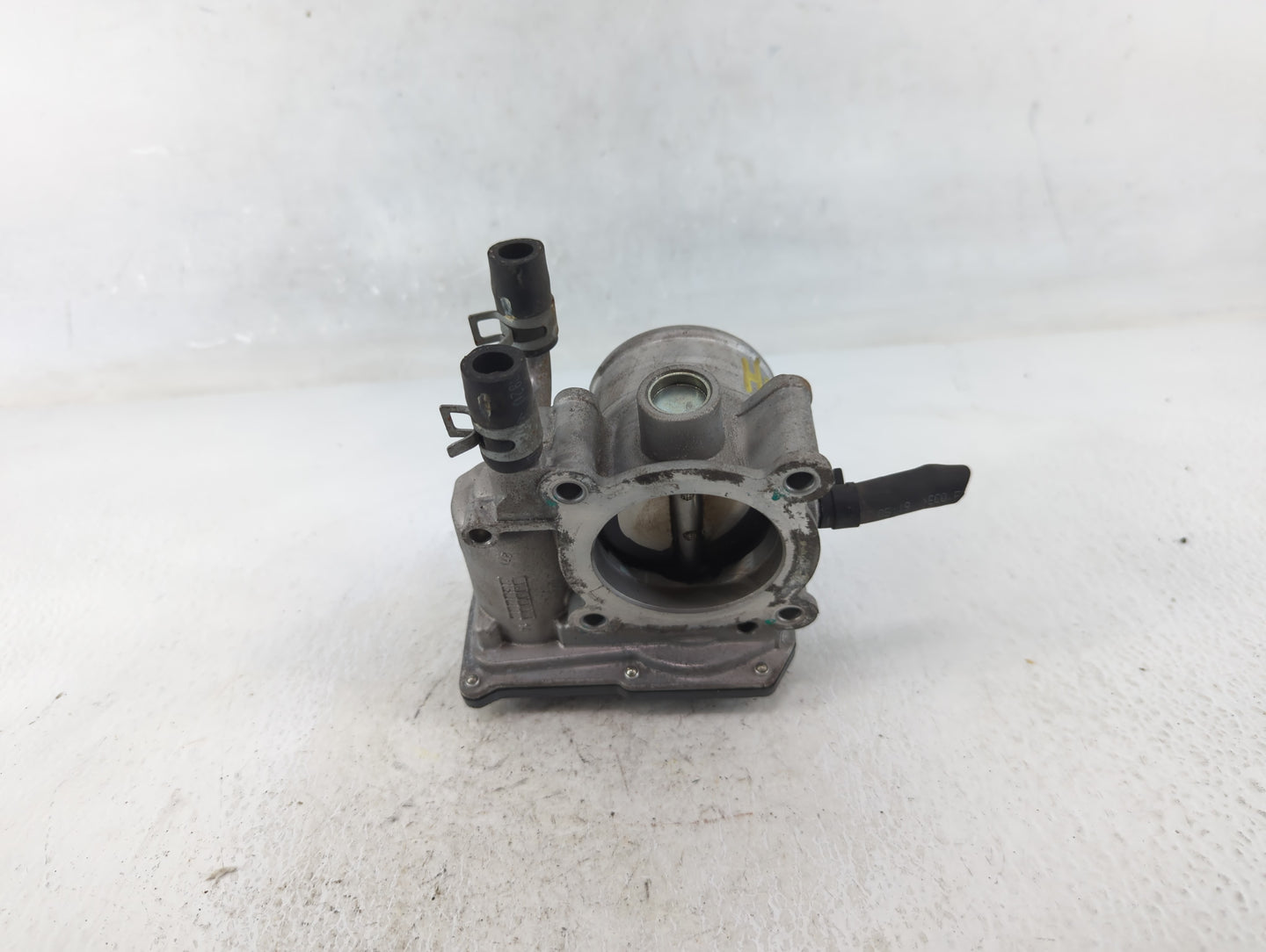 2012-2019 Kia Soul Throttle Body P/N:35100-2B300 Fits Fits 2012 2013 2014 2015 2016 2017 2018 2019 OEM Used Auto Parts - Oem