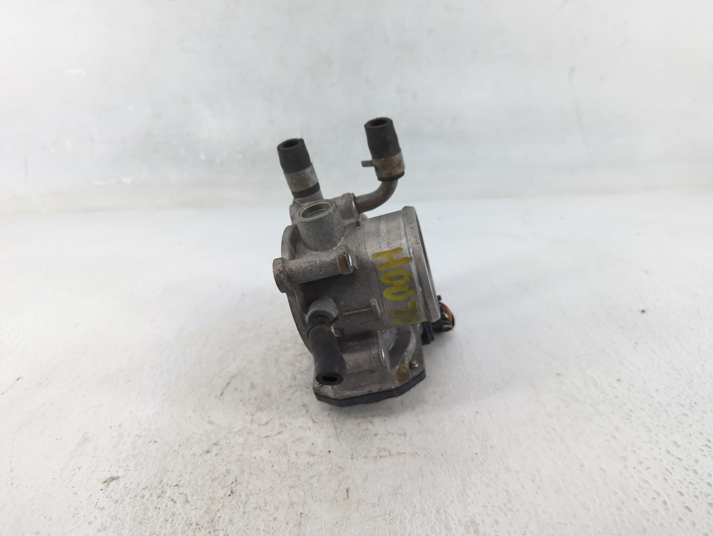 2012-2019 Kia Soul Throttle Body P/N:35100-2B300 Fits Fits 2012 2013 2014 2015 2016 2017 2018 2019 OEM Used Auto Parts - Oem