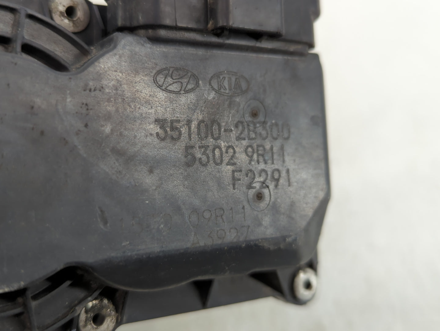 2012-2019 Kia Soul Throttle Body P/N:35100-2B300 Fits Fits 2012 2013 2014 2015 2016 2017 2018 2019 OEM Used Auto Parts - Oem