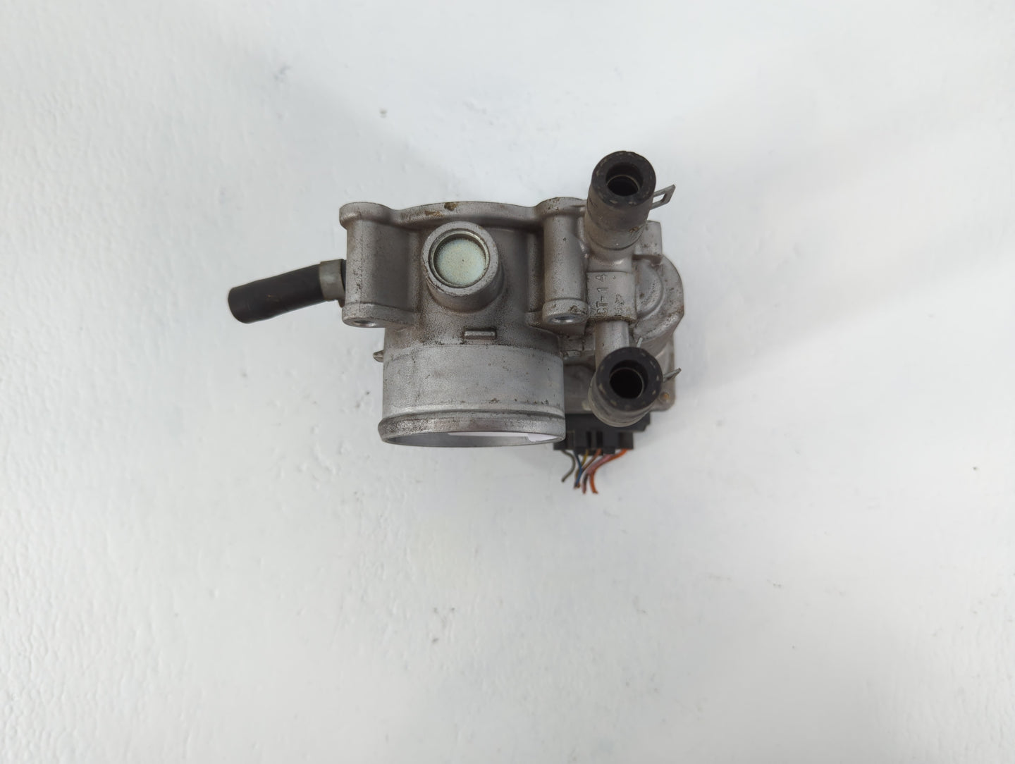 2012-2019 Kia Soul Throttle Body P/N:5302 1S09 35100-2B300 Fits Fits 2012 2013 2014 2015 2016 2017 2018 2019 OEM Used Auto P