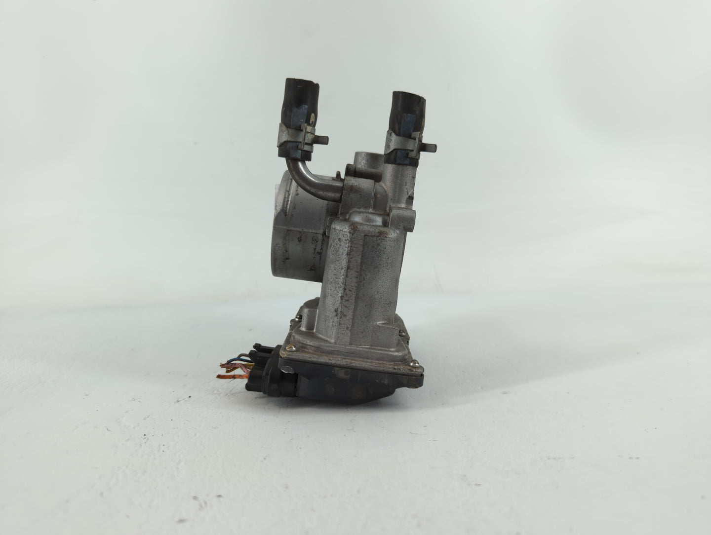 2012-2019 Kia Soul Throttle Body P/N:5302 1S09 35100-2B300 Fits Fits 2012 2013 2014 2015 2016 2017 2018 2019 OEM Used Auto P