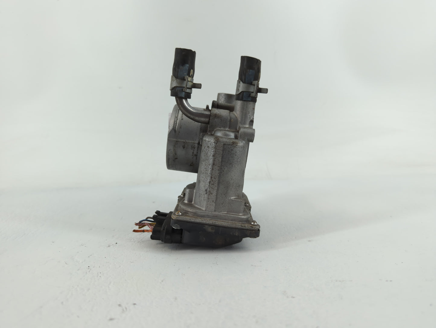 2012-2019 Kia Soul Throttle Body P/N:5302 1S09 35100-2B300 Fits Fits 2012 2013 2014 2015 2016 2017 2018 2019 OEM Used Auto P