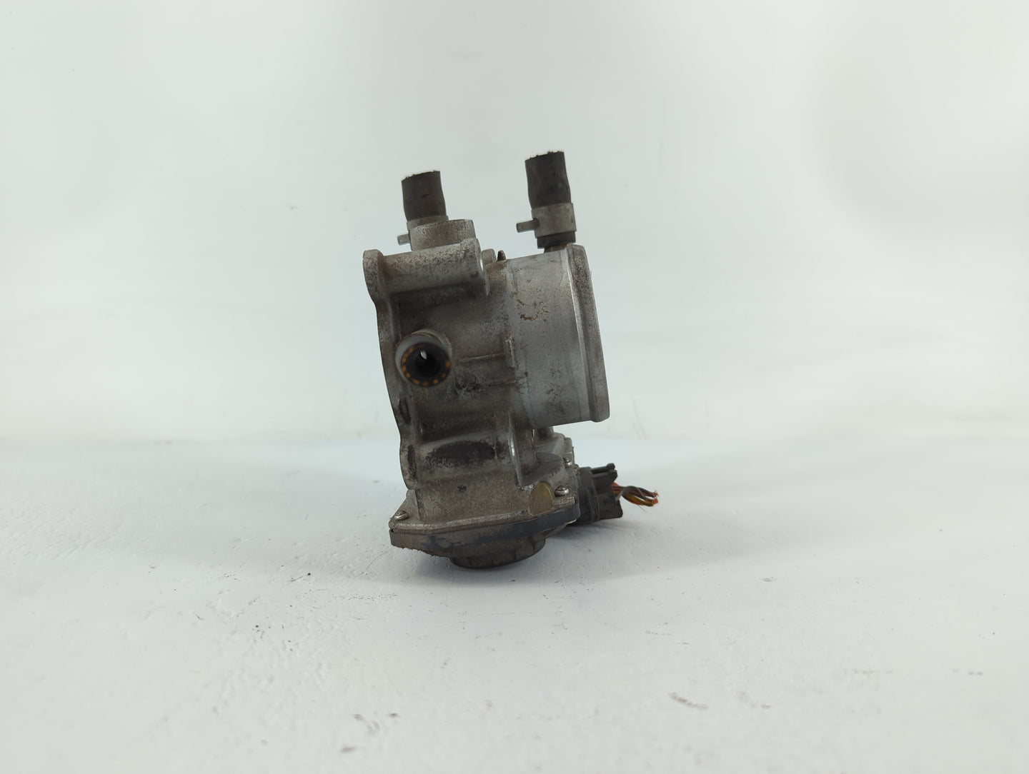 2012-2019 Kia Soul Throttle Body P/N:5302 1S09 35100-2B300 Fits Fits 2012 2013 2014 2015 2016 2017 2018 2019 OEM Used Auto P