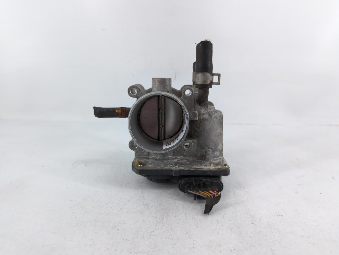 2012-2019 Kia Soul Throttle Body P/N:35100-2B300 Fits Fits 2012 2013 2014 2015 2016 2017 2018 2019 OEM Used Auto Parts - Oem