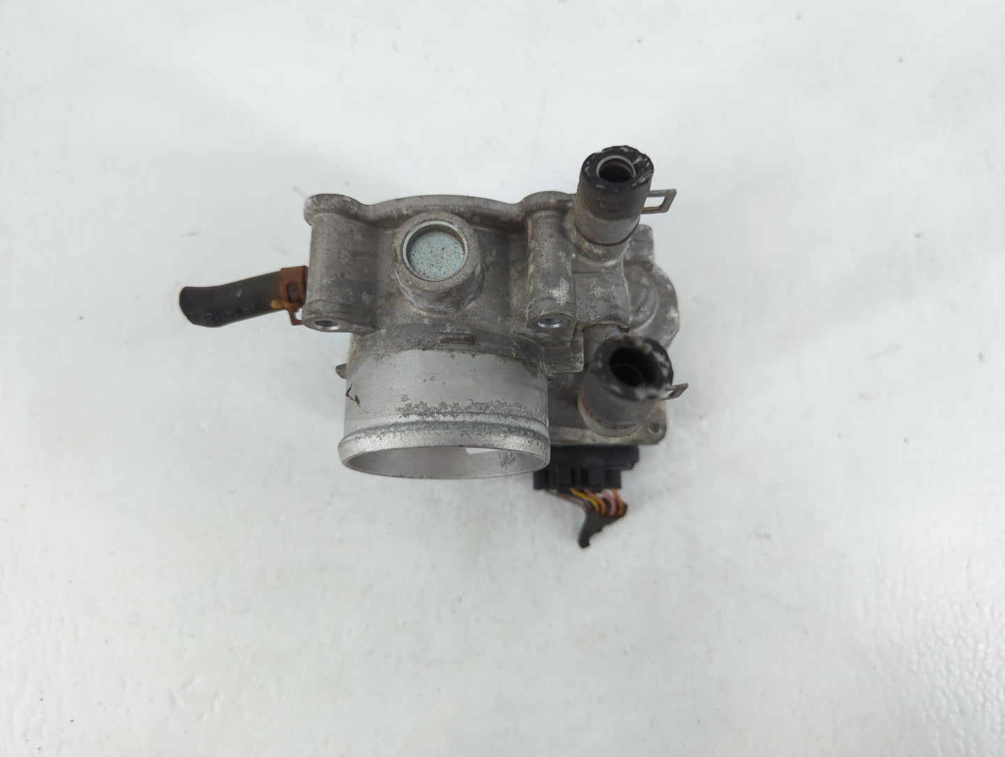 2012-2019 Kia Soul Throttle Body P/N:35100-2B300 Fits Fits 2012 2013 2014 2015 2016 2017 2018 2019 OEM Used Auto Parts - Oem