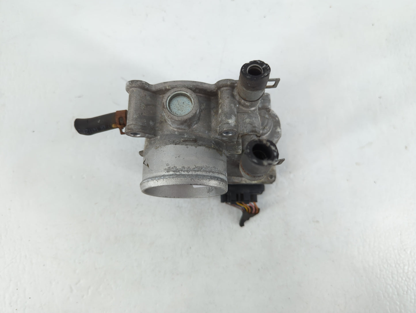 2012-2019 Kia Soul Throttle Body P/N:35100-2B300 Fits Fits 2012 2013 2014 2015 2016 2017 2018 2019 OEM Used Auto Parts - Oem
