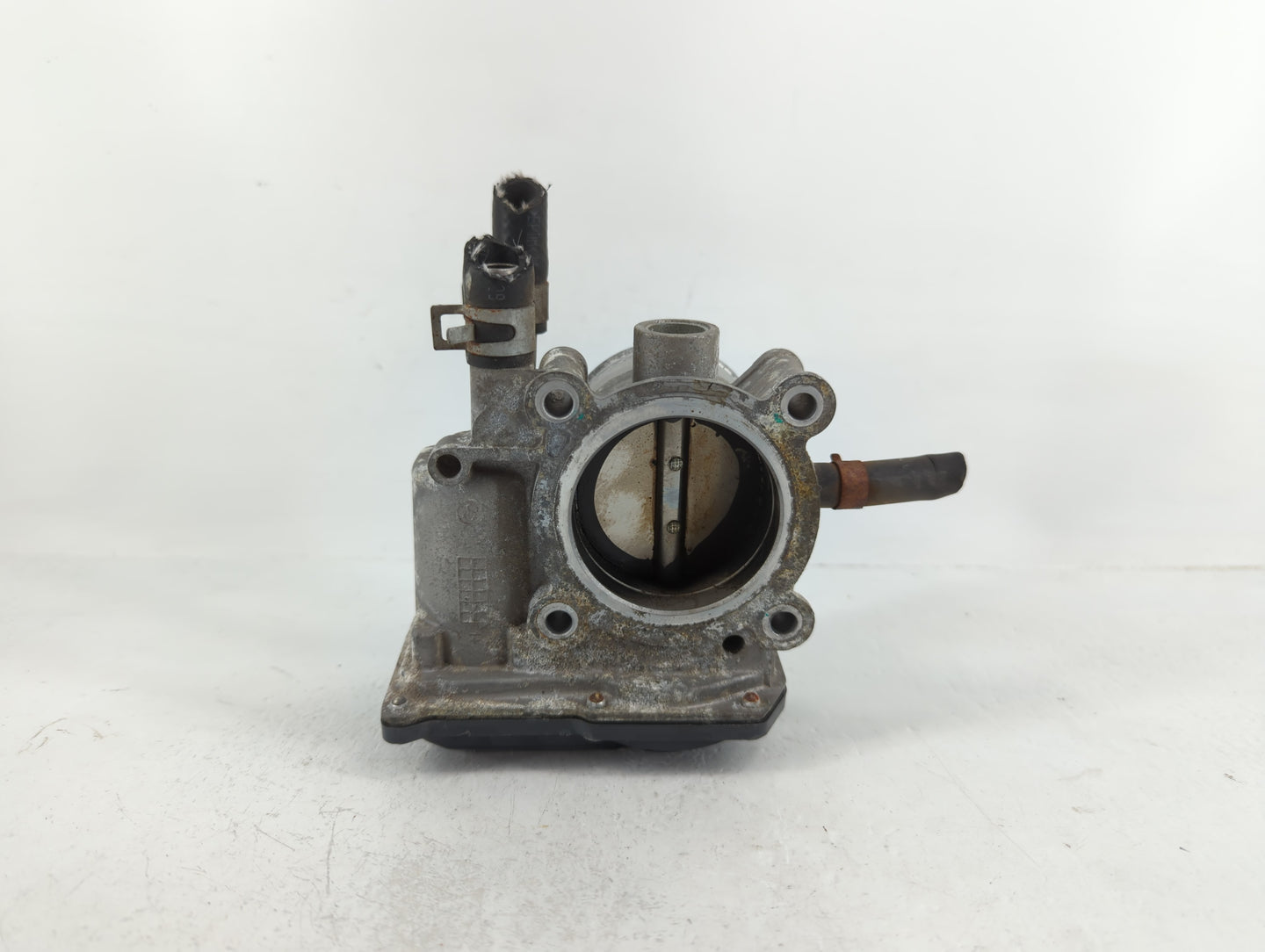 2012-2019 Kia Soul Throttle Body P/N:35100-2B300 Fits Fits 2012 2013 2014 2015 2016 2017 2018 2019 OEM Used Auto Parts - Oem