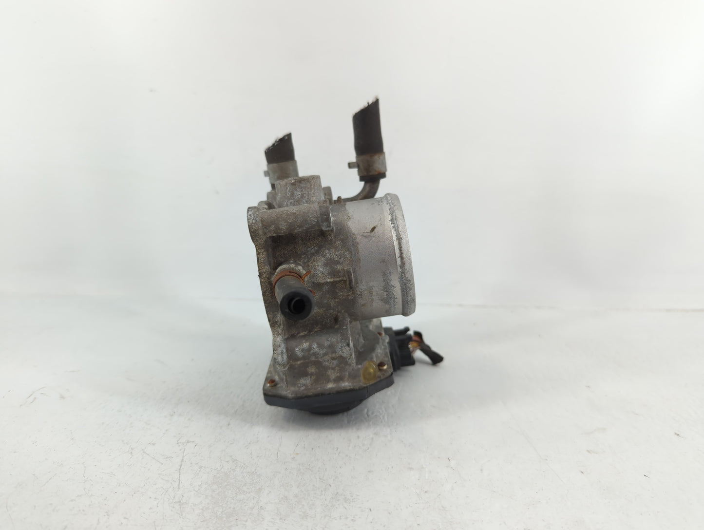 2012-2019 Kia Soul Throttle Body P/N:35100-2B300 Fits Fits 2012 2013 2014 2015 2016 2017 2018 2019 OEM Used Auto Parts - Oem