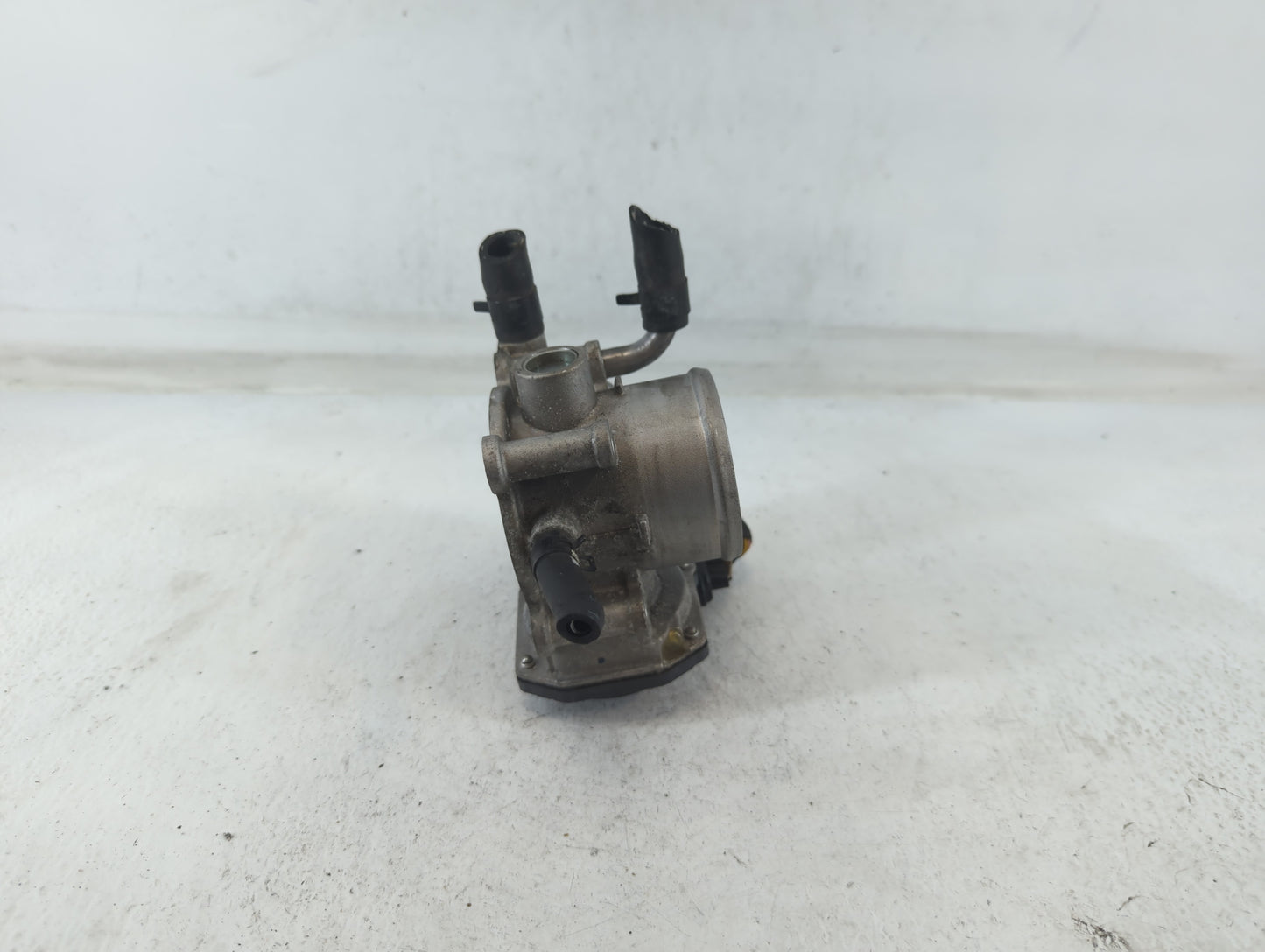 2012-2019 Kia Soul Throttle Body P/N:5302 7R19 35100-2B300 Fits Fits 2012 2013 2014 2015 2016 2017 2018 2019 OEM Used Auto P