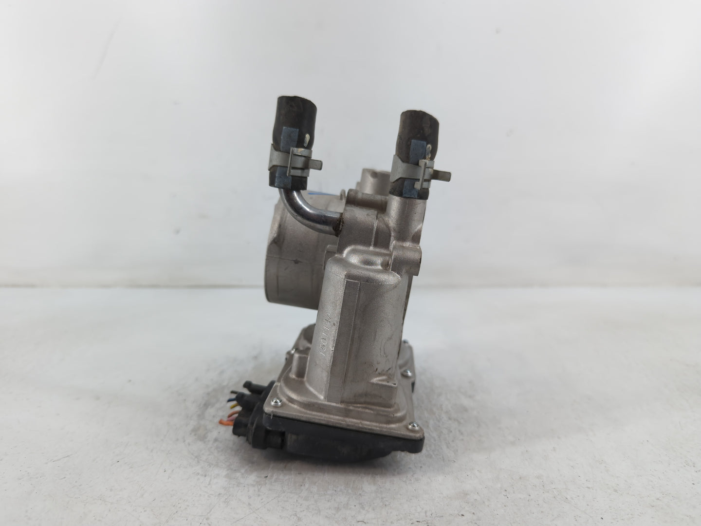 2012-2019 Kia Soul Throttle Body P/N:35100-2B300 Fits Fits 2012 2013 2014 2015 2016 2017 2018 2019 OEM Used Auto Parts - Oem