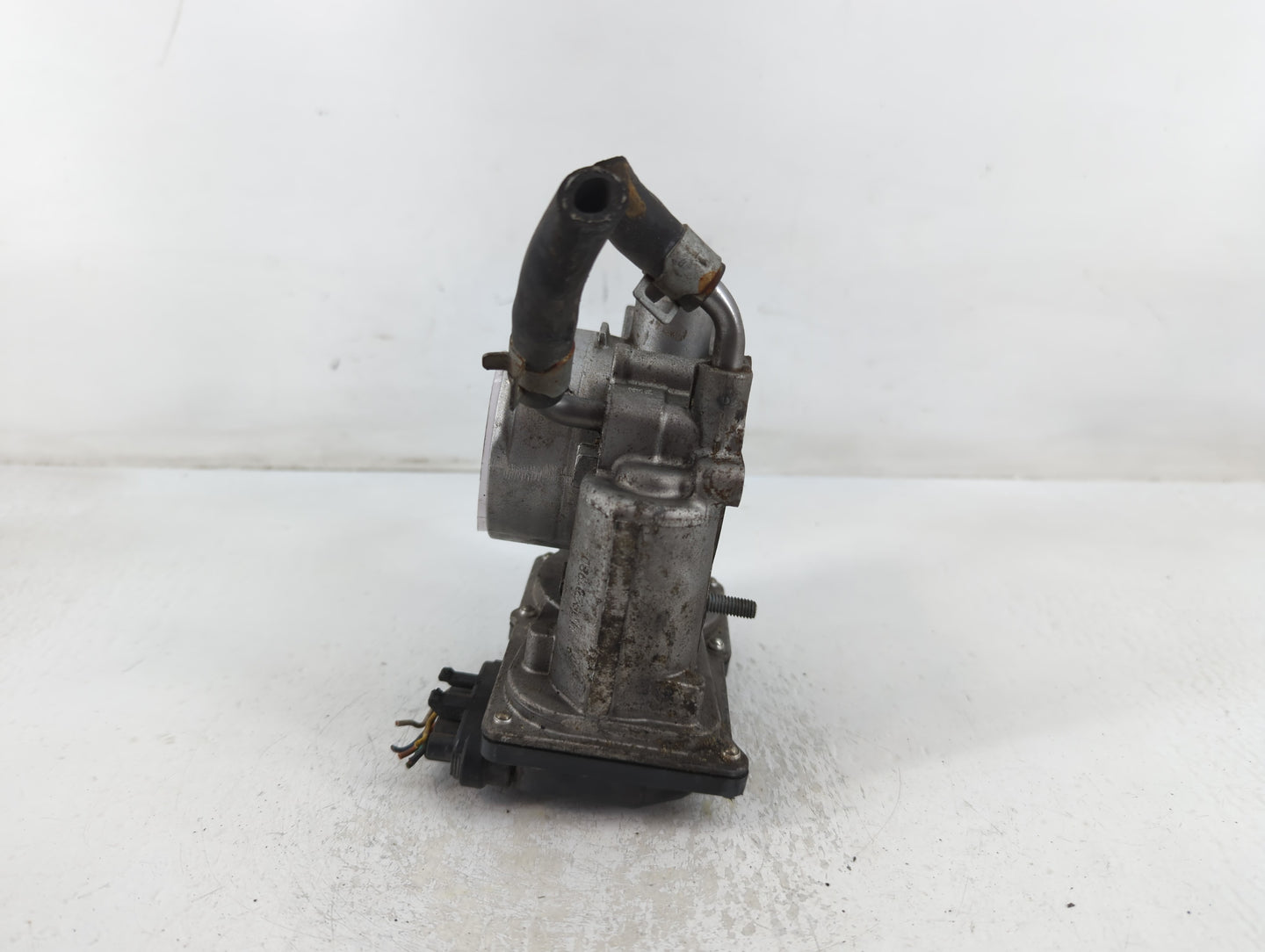 2014-2019 Kia Soul Throttle Body P/N:35100-2E000 Fits Fits 2011 2012 2013 2014 2015 2016 2017 2018 2019 2020 2021 OEM Used A