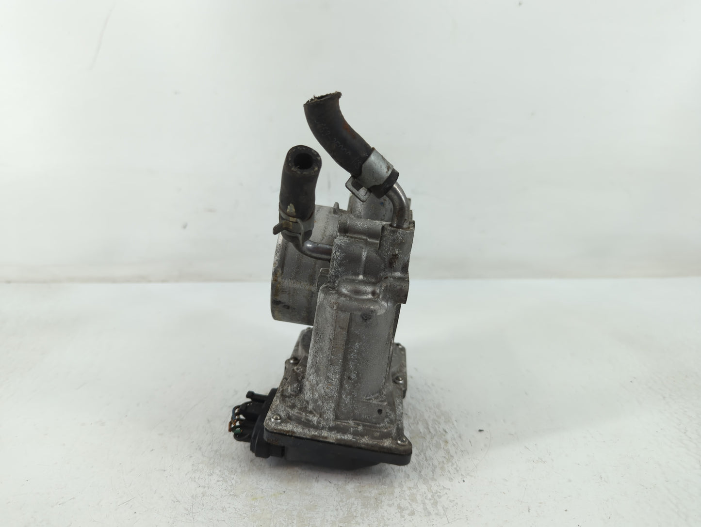 2014-2019 Kia Soul Throttle Body P/N:35100-2E000 Fits Fits 2011 2012 2013 2014 2015 2016 2017 2018 2019 2020 2021 OEM Used A