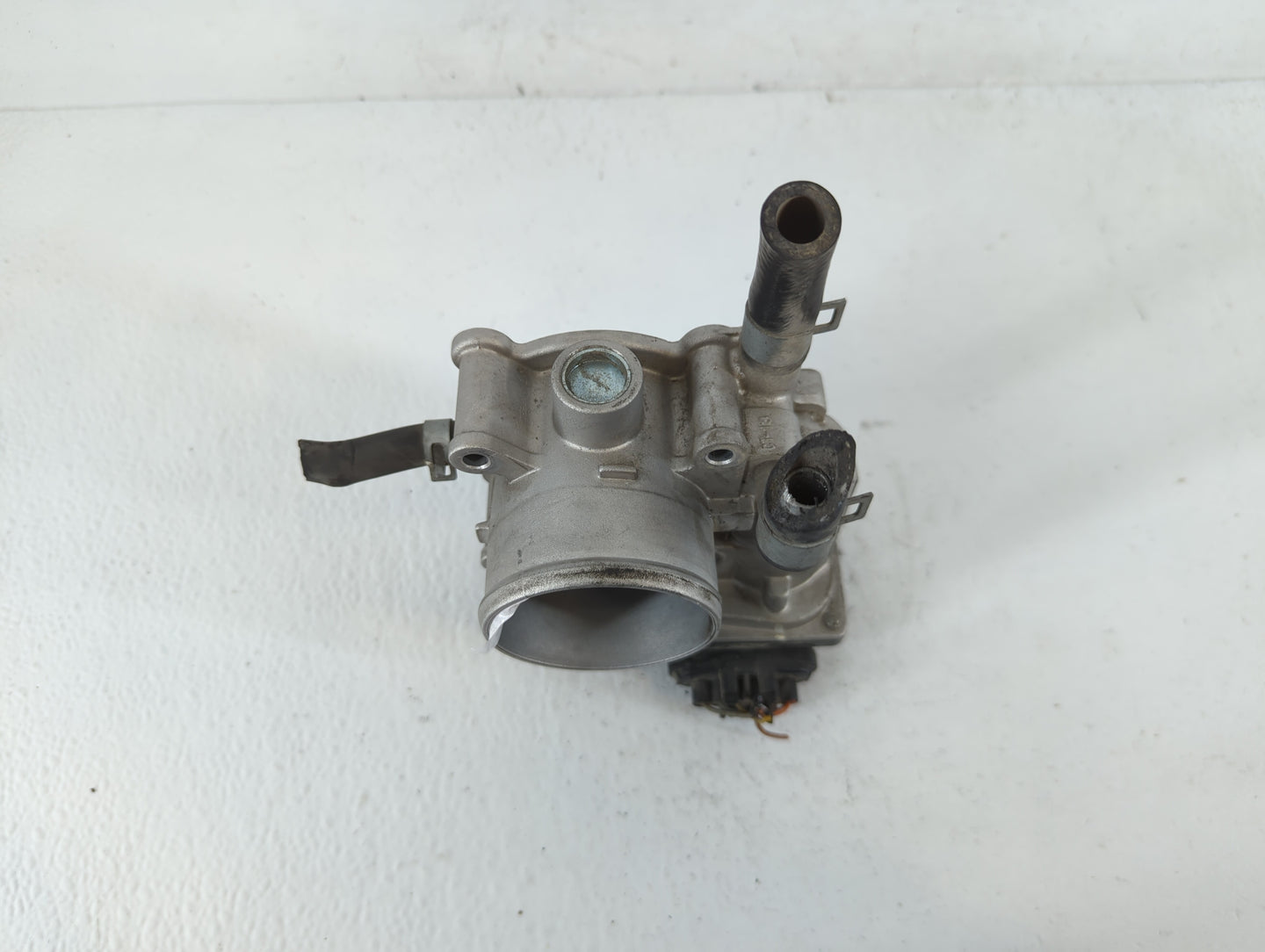 2012-2019 Kia Soul Throttle Body P/N:35100-28300 Fits Fits 2012 2013 2014 2015 2016 2017 2018 2019 OEM Used Auto Parts - Oem