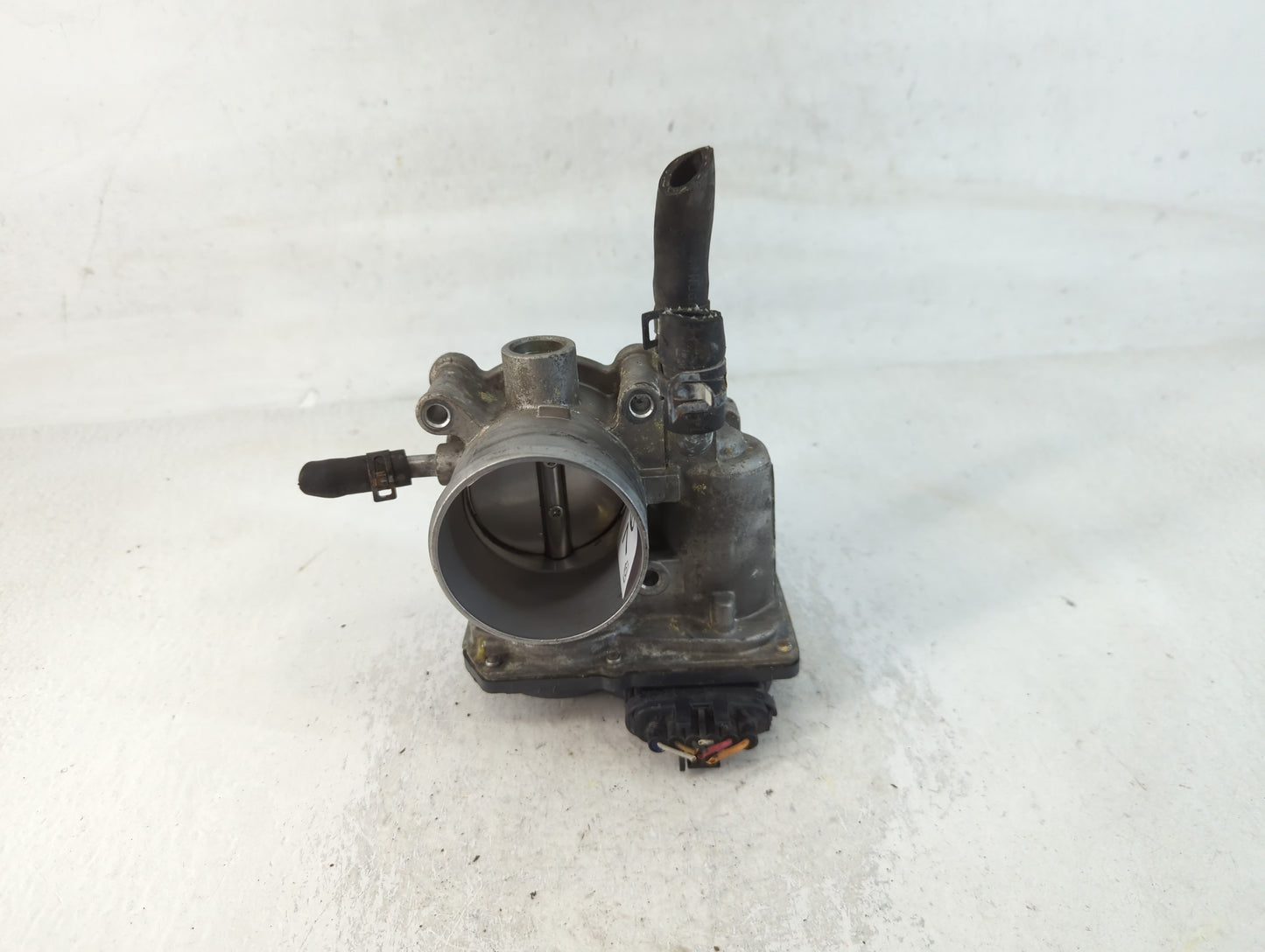 2012-2019 Kia Soul Throttle Body P/N:35100-2B300 Fits Fits 2012 2013 2014 2015 2016 2017 2018 2019 OEM Used Auto Parts - Oem