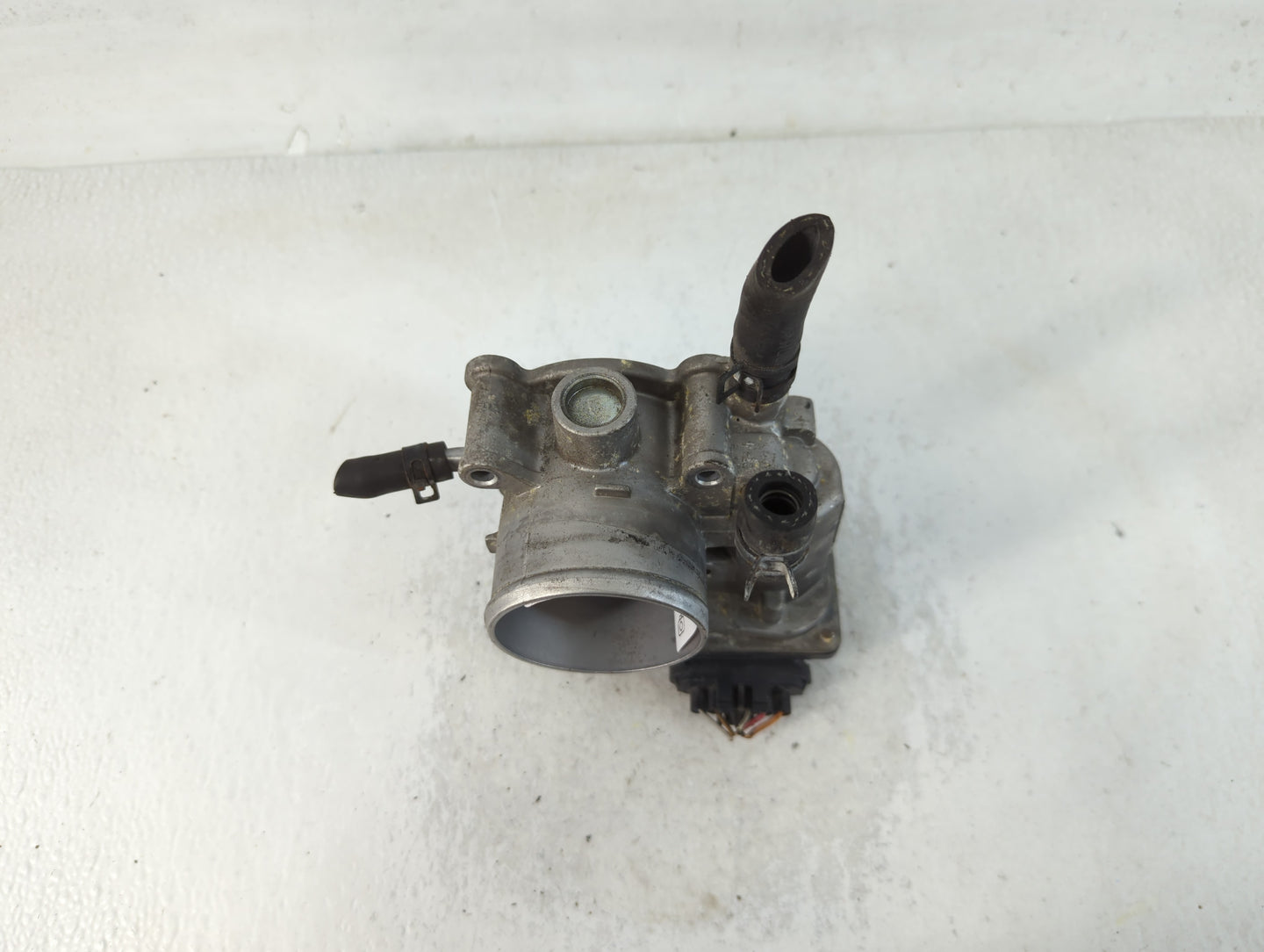 2012-2019 Kia Soul Throttle Body P/N:35100-2B300 Fits Fits 2012 2013 2014 2015 2016 2017 2018 2019 OEM Used Auto Parts - Oem
