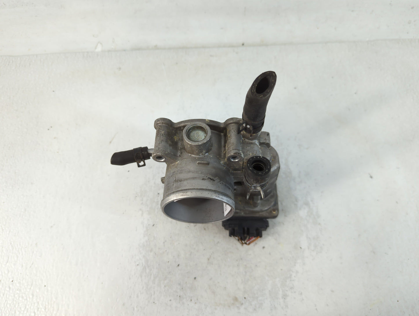 2012-2019 Kia Soul Throttle Body P/N:35100-2B300 Fits Fits 2012 2013 2014 2015 2016 2017 2018 2019 OEM Used Auto Parts - Oem