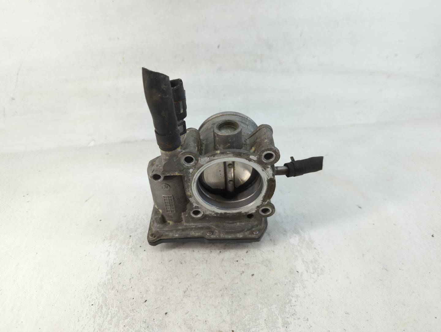 2012-2019 Kia Soul Throttle Body P/N:35100-2B300 Fits Fits 2012 2013 2014 2015 2016 2017 2018 2019 OEM Used Auto Parts - Oem