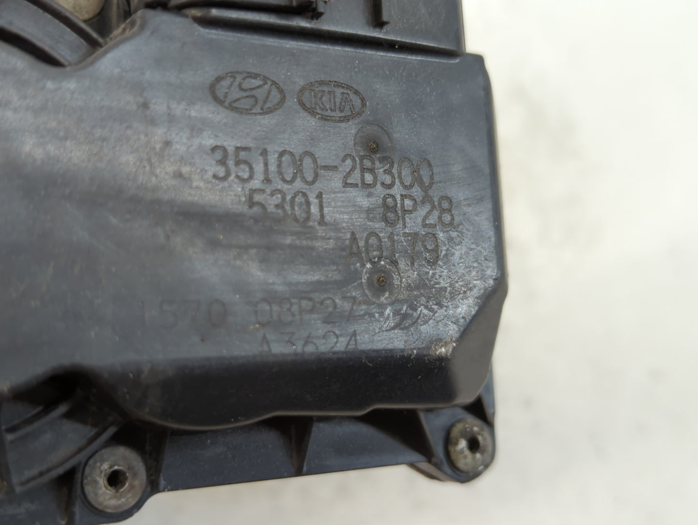 2012-2019 Kia Soul Throttle Body P/N:35100-2B300 Fits Fits 2012 2013 2014 2015 2016 2017 2018 2019 OEM Used Auto Parts - Oem