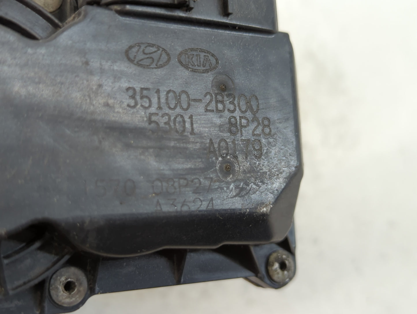 2012-2019 Kia Soul Throttle Body P/N:35100-2B300 Fits Fits 2012 2013 2014 2015 2016 2017 2018 2019 OEM Used Auto Parts - Oem