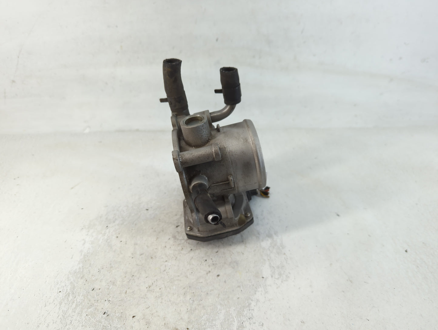 2014-2019 Kia Soul Throttle Body P/N:35100-2B300 Fits Fits 2011 2012 2013 2014 2015 2016 2017 2018 2019 2020 2021 OEM Used A
