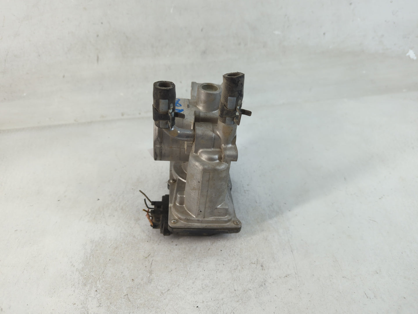 2012-2019 Kia Soul Throttle Body P/N:35100-2B300 Fits Fits 2012 2013 2014 2015 2016 2017 2018 2019 OEM Used Auto Parts - Oem