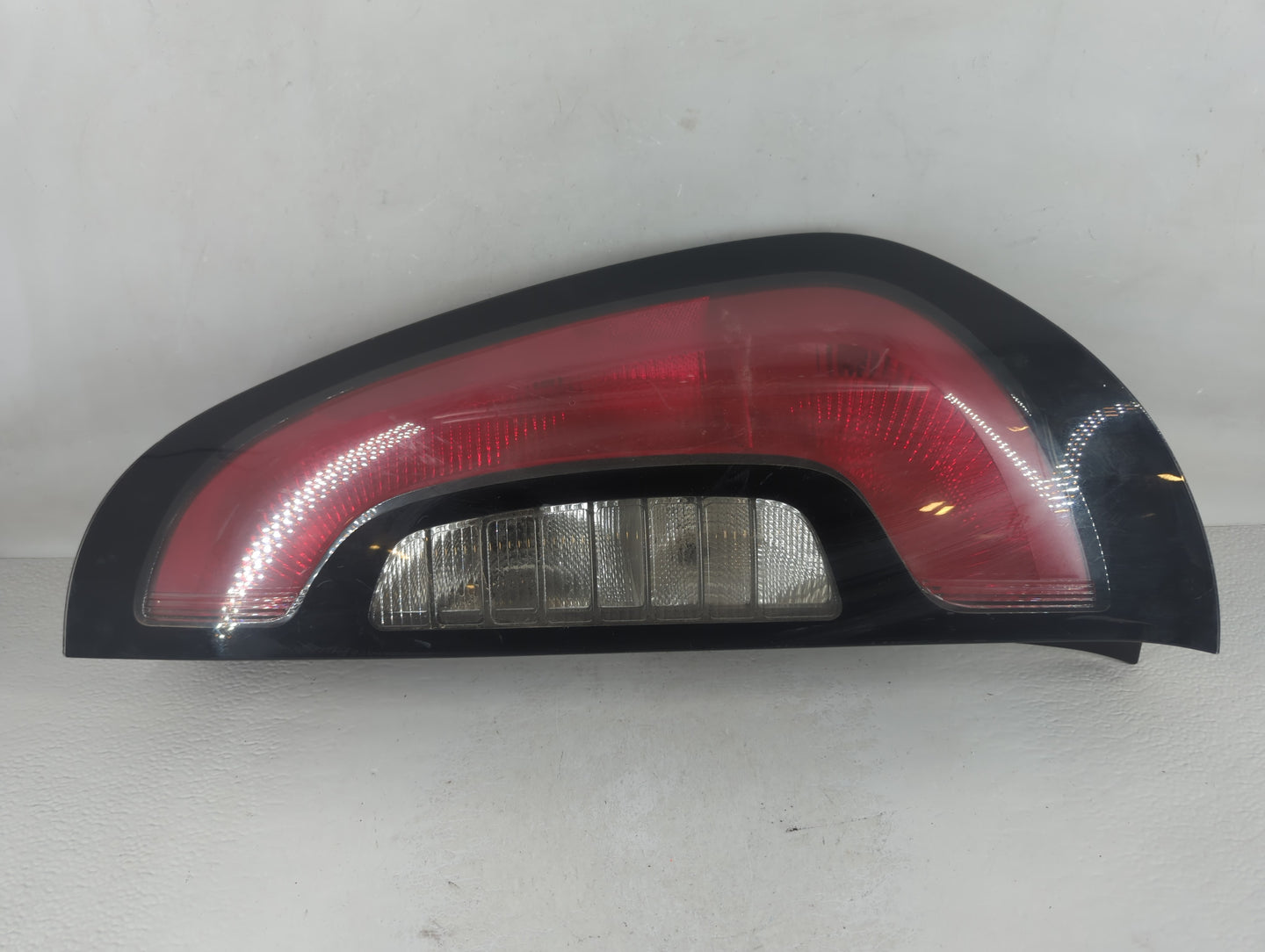 2014-2019 Kia Soul Tail Light Assembly Passenger Right OEM P/N:92402-B2 Fits Fits 2014 2015 2016 2017 2018 2019 OEM Used Aut