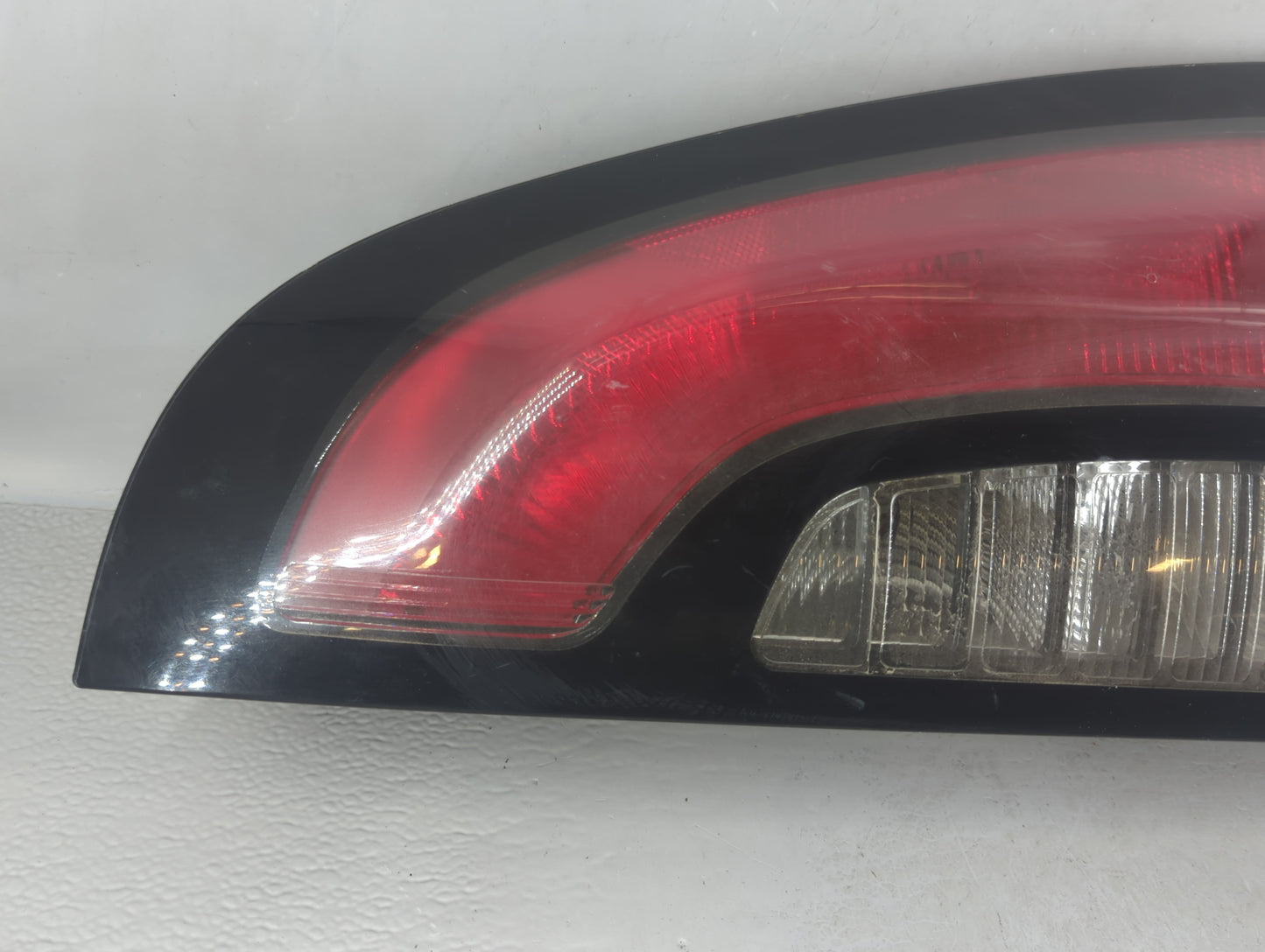 2014-2019 Kia Soul Tail Light Assembly Passenger Right OEM P/N:92402-B2 Fits Fits 2014 2015 2016 2017 2018 2019 OEM Used Aut