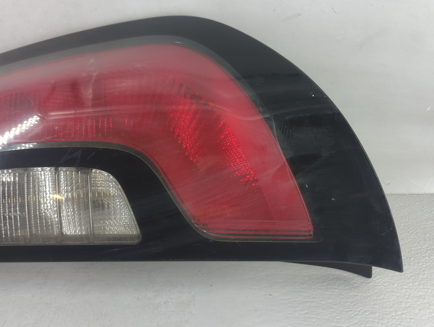 2014-2019 Kia Soul Tail Light Assembly Passenger Right OEM P/N:92402-B2 Fits Fits 2014 2015 2016 2017 2018 2019 OEM Used Aut