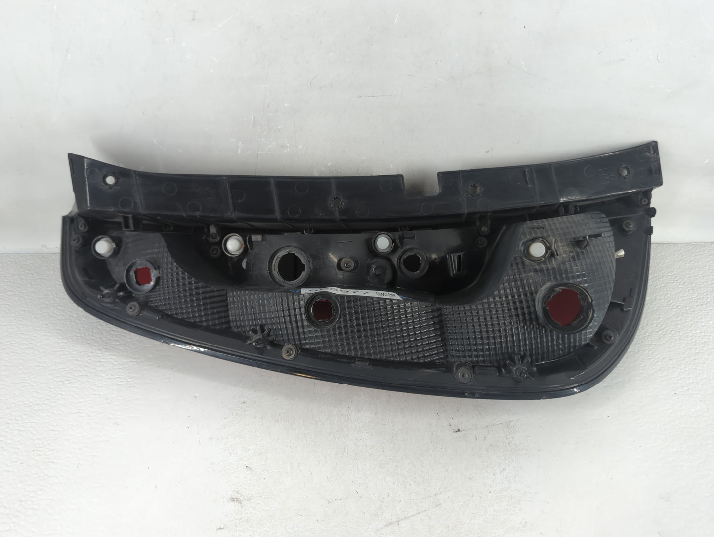 2014-2019 Kia Soul Tail Light Assembly Passenger Right OEM P/N:92402-B2 Fits Fits 2014 2015 2016 2017 2018 2019 OEM Used Aut