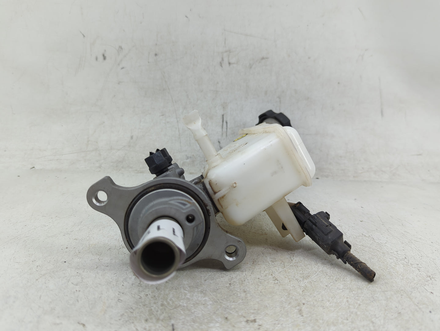 2011-2016 Kia Sportage Brake Master Cylinder - Oemusedautoparts1.com