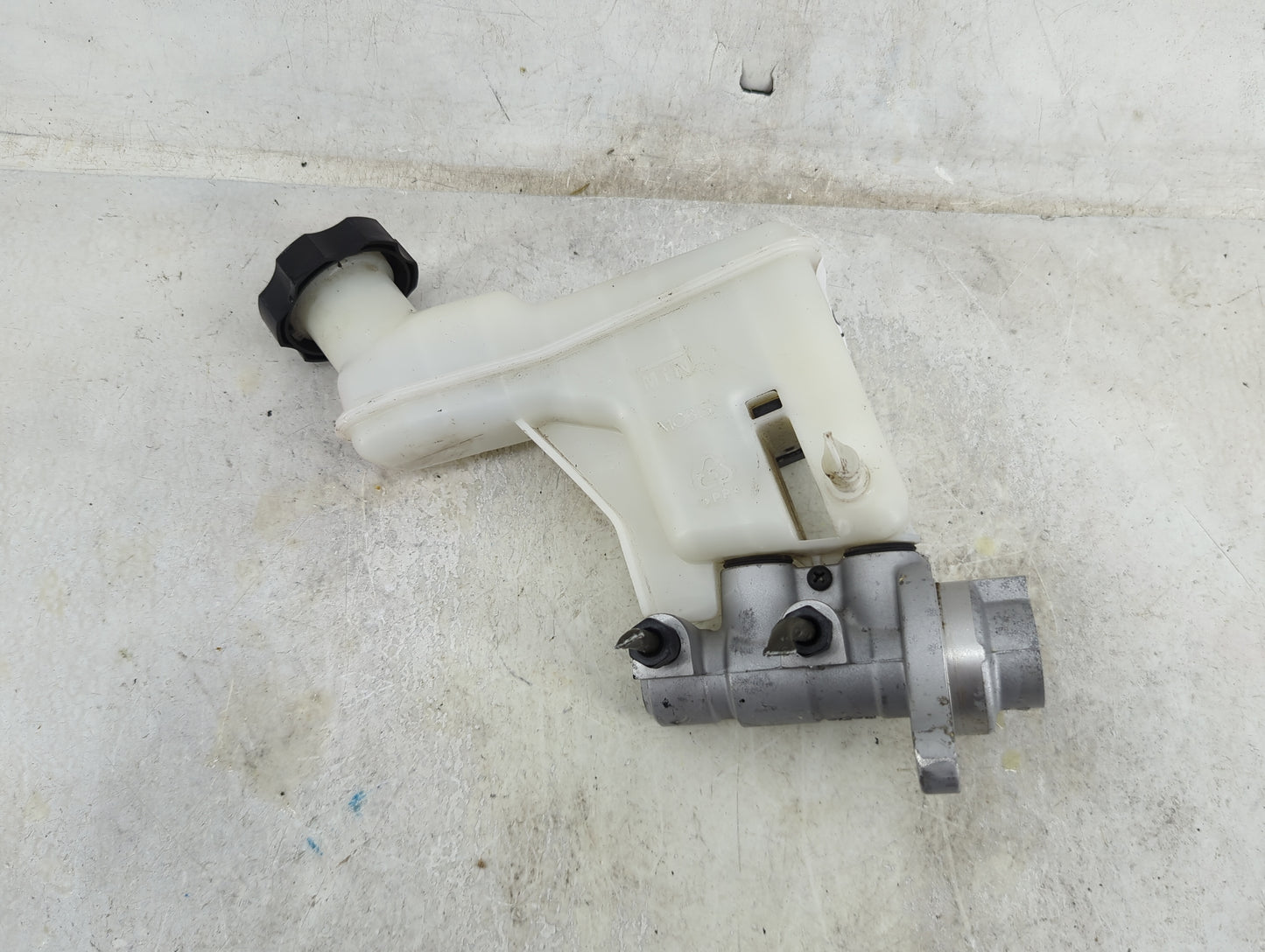 2011-2016 Kia Sportage Brake Master Cylinder 1490785 - Oemusedautoparts1.com