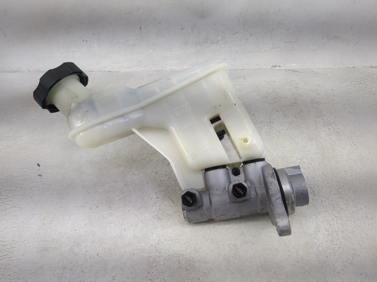 2011-2016 Kia Sportage Brake Master Cylinder 1490950 - Oemusedautoparts1.com
