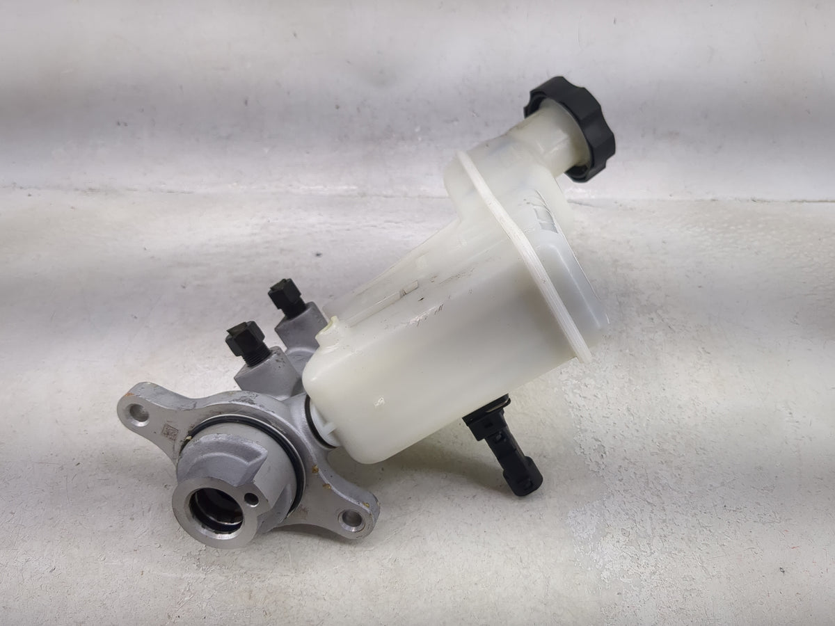 2011-2016 Kia Sportage Brake Master Cylinder 1490950 - Oemusedautoparts1.com
