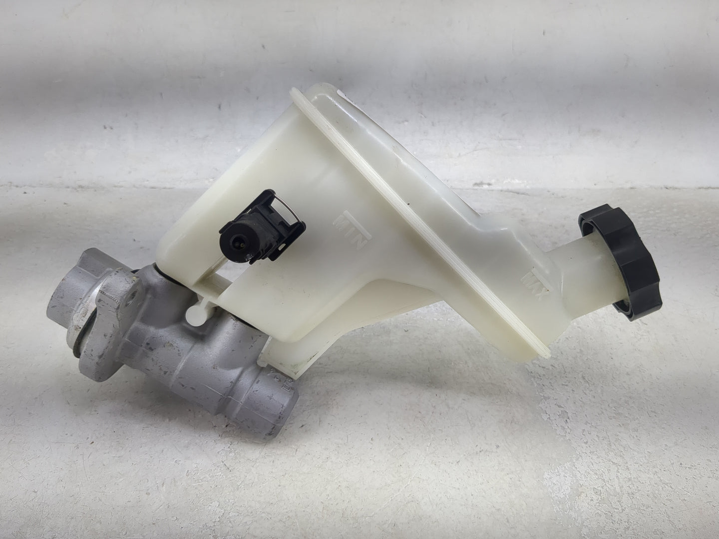 2011-2016 Kia Sportage Brake Master Cylinder 1490950 - Oemusedautoparts1.com