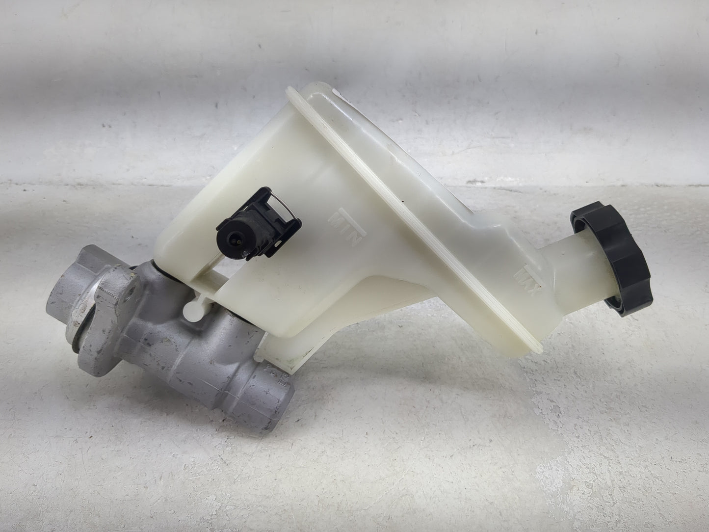 2011-2016 Kia Sportage Brake Master Cylinder 1490950 - Oemusedautoparts1.com