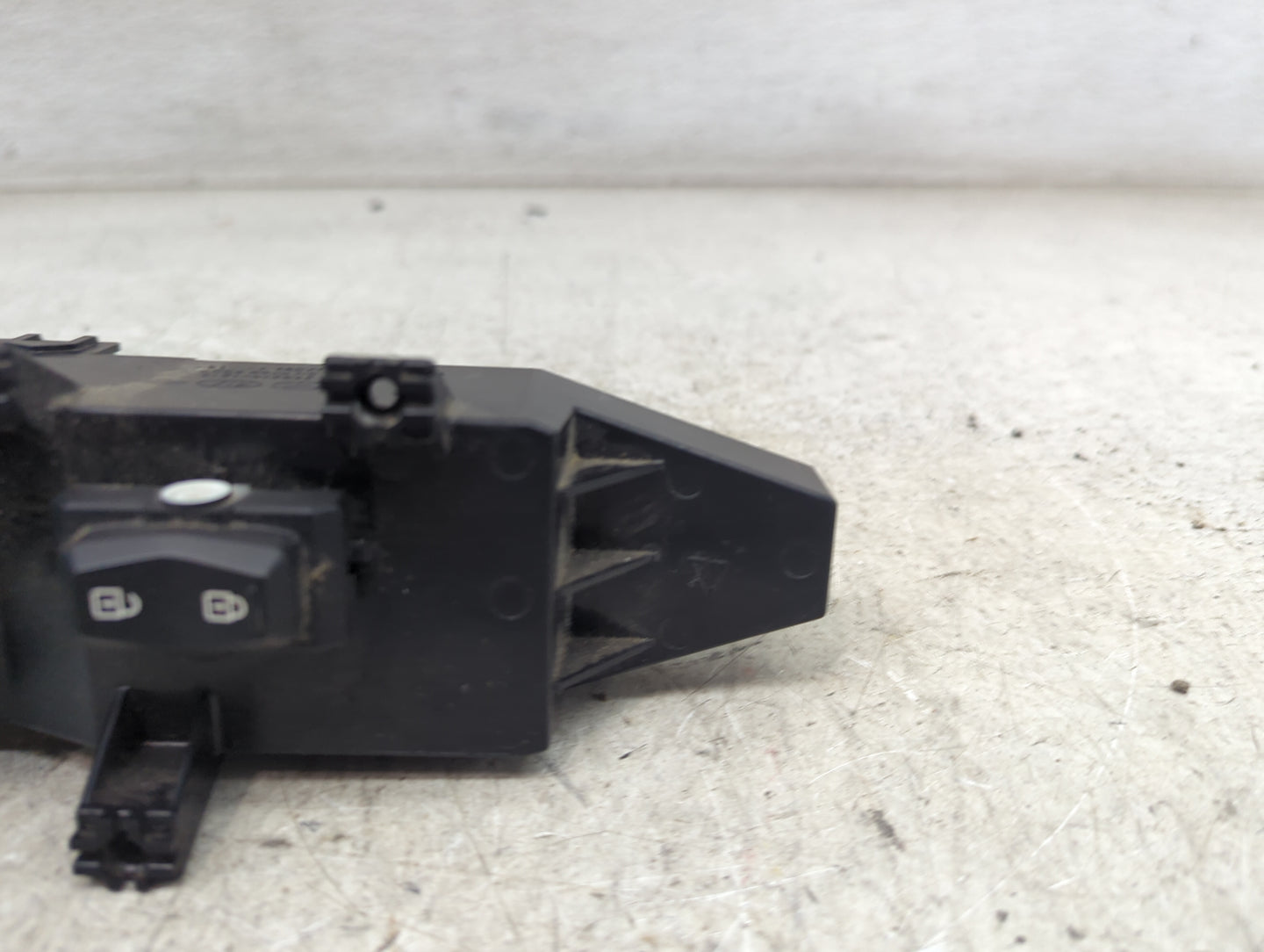 2015 Kia Sportage Master Power Window Switch Replacement Driver Side Left P/N:93575-4Z300UU5 Fits OEM Used Auto Parts - Oemu