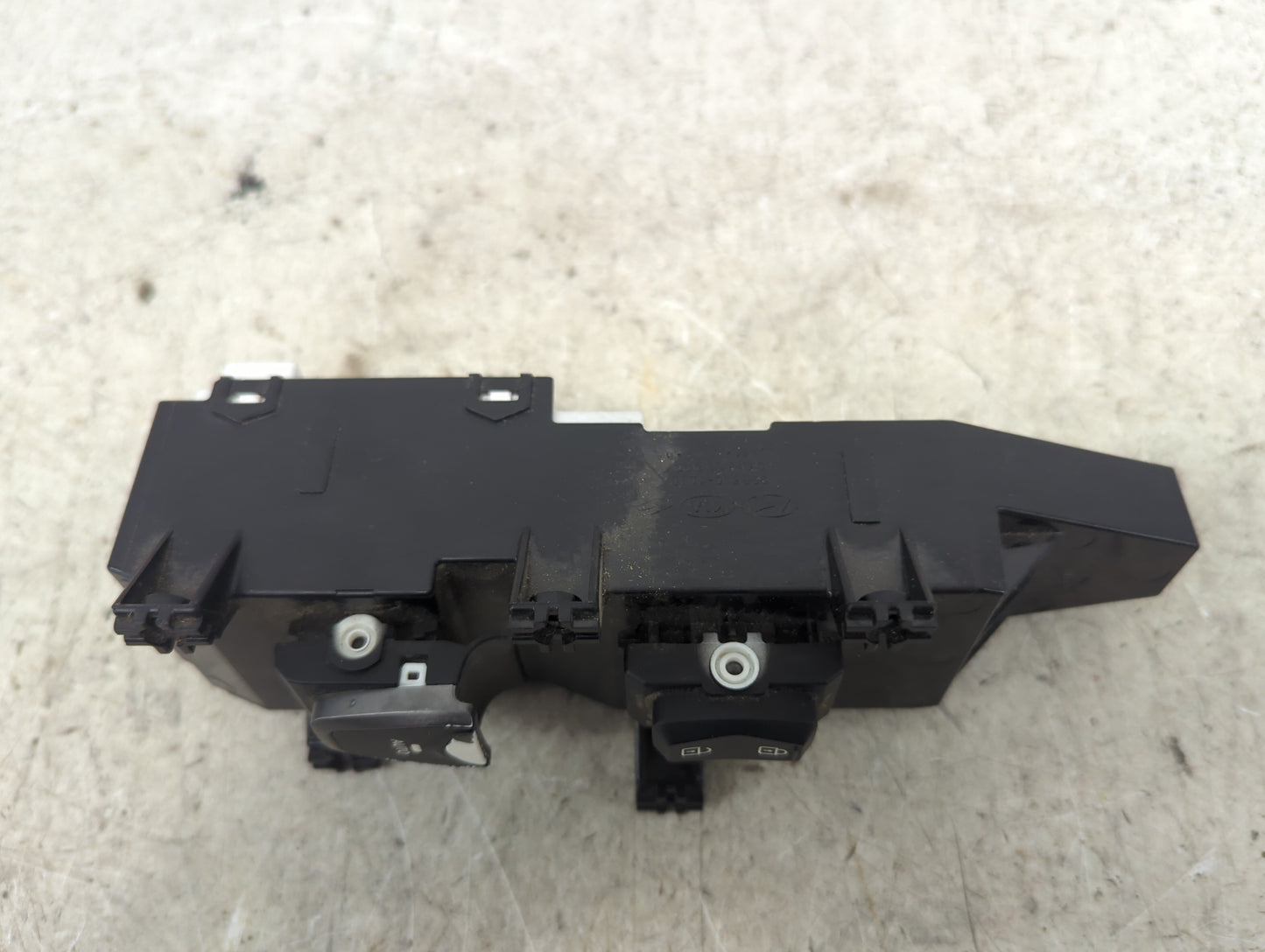 2015 Kia Sportage Master Power Window Switch Replacement Driver Side Left P/N:93575-4Z300UU5 Fits OEM Used Auto Parts - Oemu