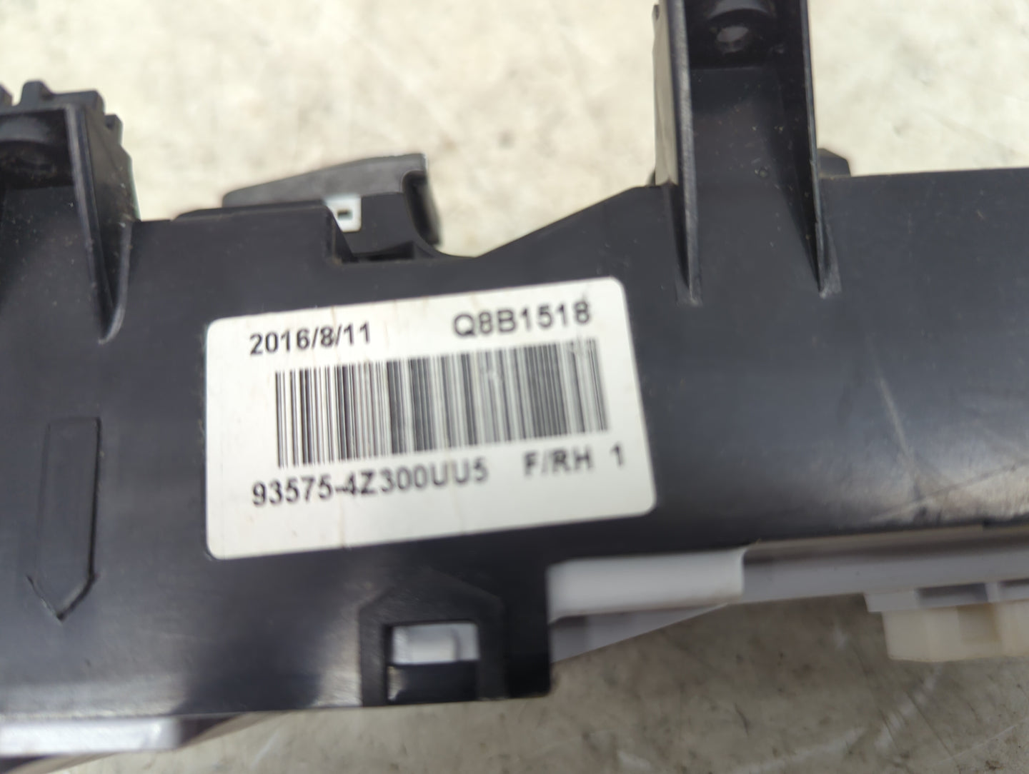 2015 Kia Sportage Master Power Window Switch Replacement Driver Side Left P/N:93575-4Z300UU5 Fits OEM Used Auto Parts - Oemu