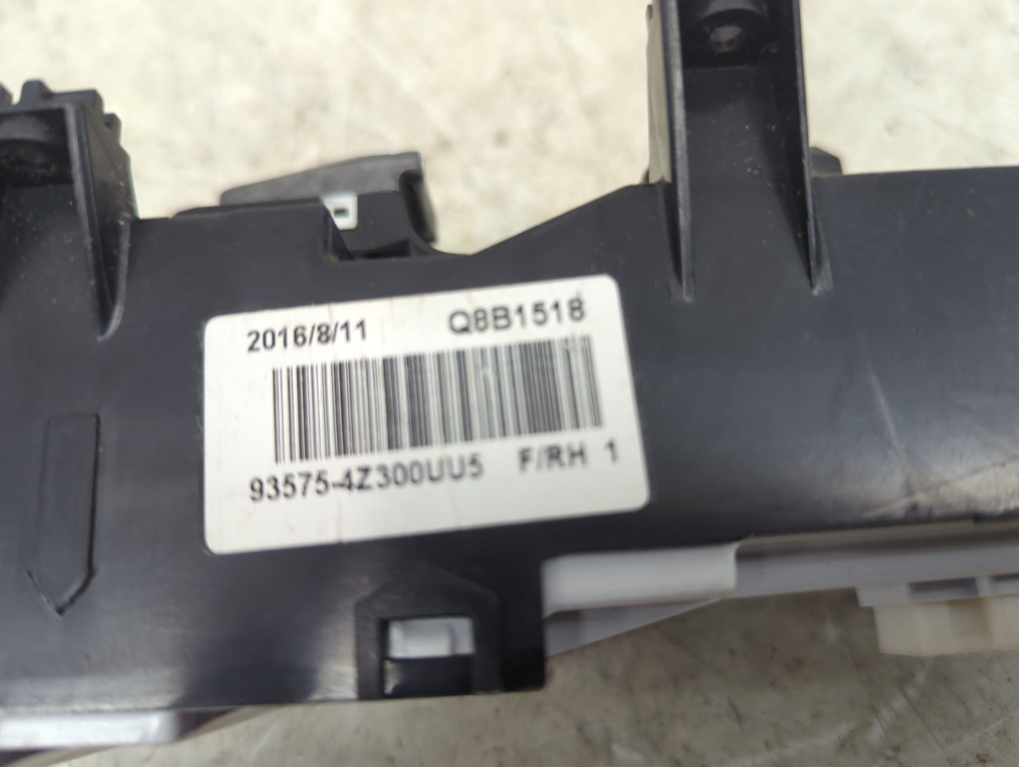 2015 Kia Sportage Master Power Window Switch Replacement Driver Side Left P/N:93575-4Z300UU5 Fits OEM Used Auto Parts - Oemu