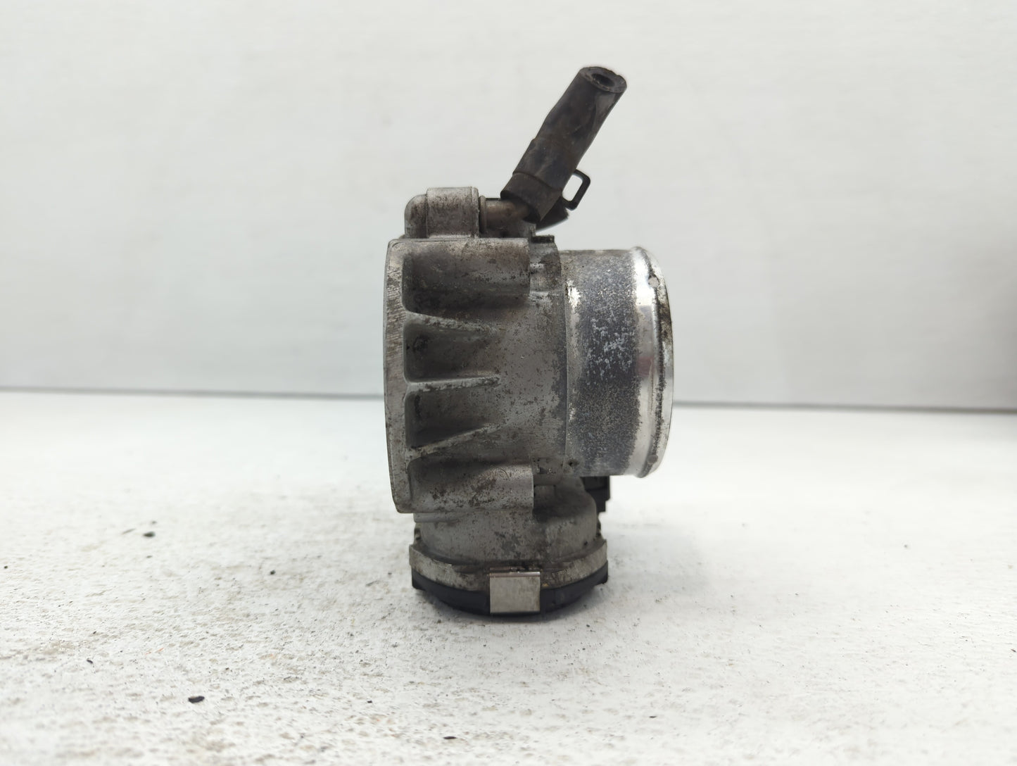 2014-2016 Kia Sportage Throttle Body P/N:35100-2G700 Fits Fits 2011 2012 2013 2014 2015 2016 OEM Used Auto Parts - Oemusedau