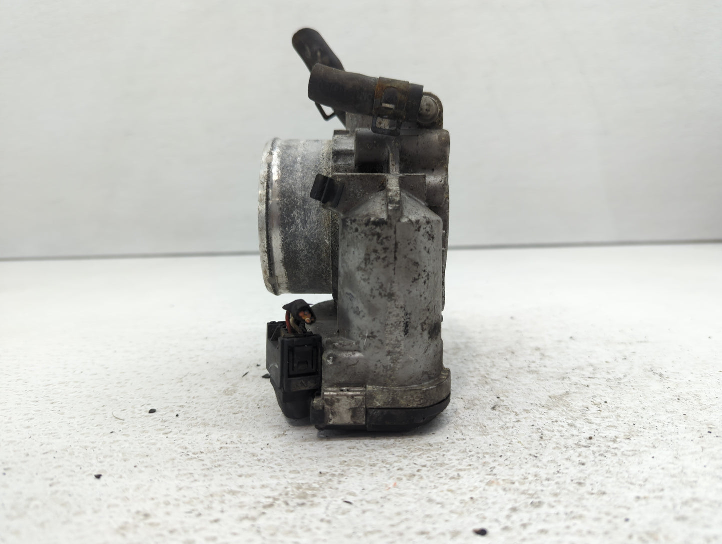 2014-2016 Kia Sportage Throttle Body P/N:35100-2G700 Fits Fits 2011 2012 2013 2014 2015 2016 OEM Used Auto Parts - Oemusedau