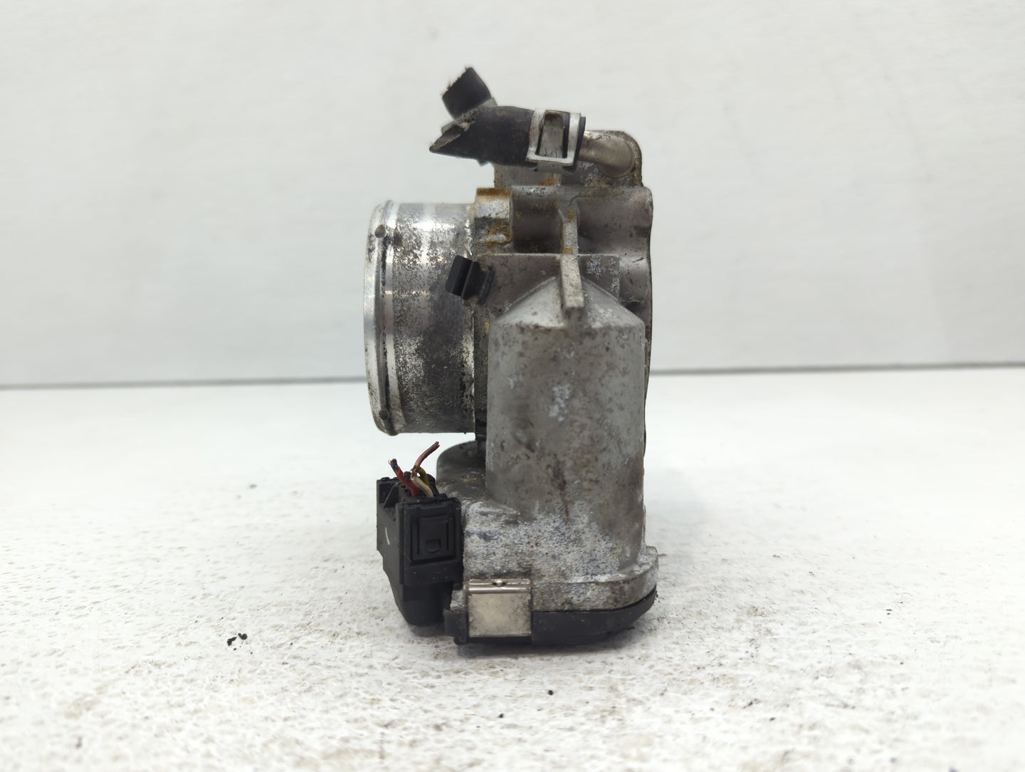 2014-2016 Kia Sportage Throttle Body P/N:35100-2G700 Fits Fits 2011 2012 2013 2014 2015 2016 OEM Used Auto Parts - Oemusedau