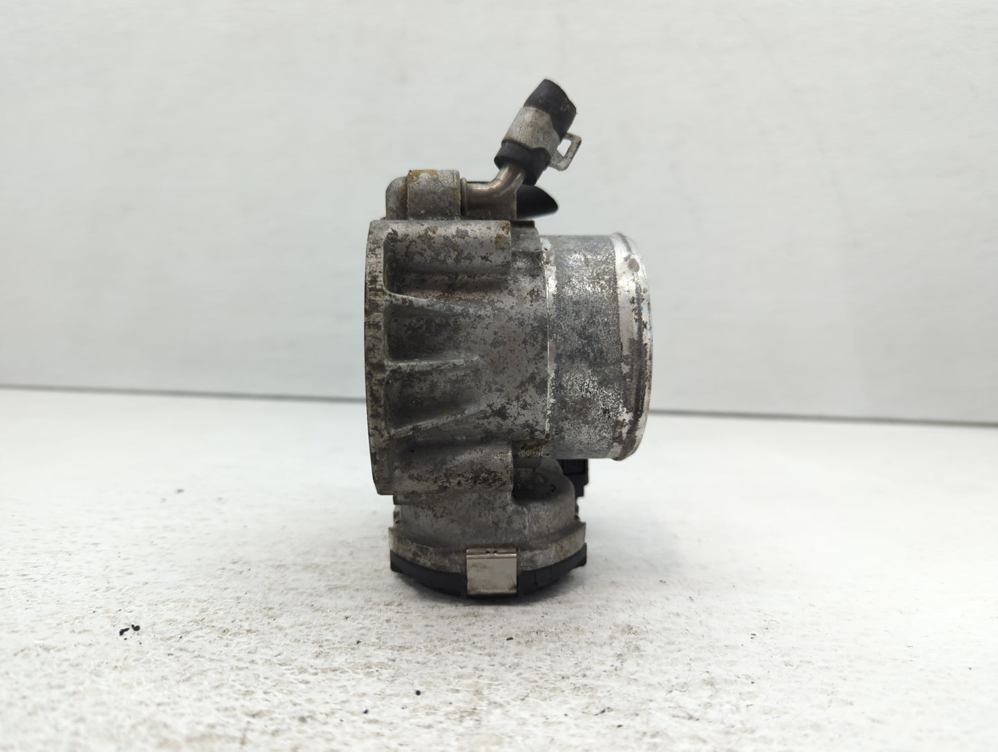 2014-2016 Kia Sportage Throttle Body P/N:35100-2G700 Fits Fits 2011 2012 2013 2014 2015 2016 OEM Used Auto Parts - Oemusedau