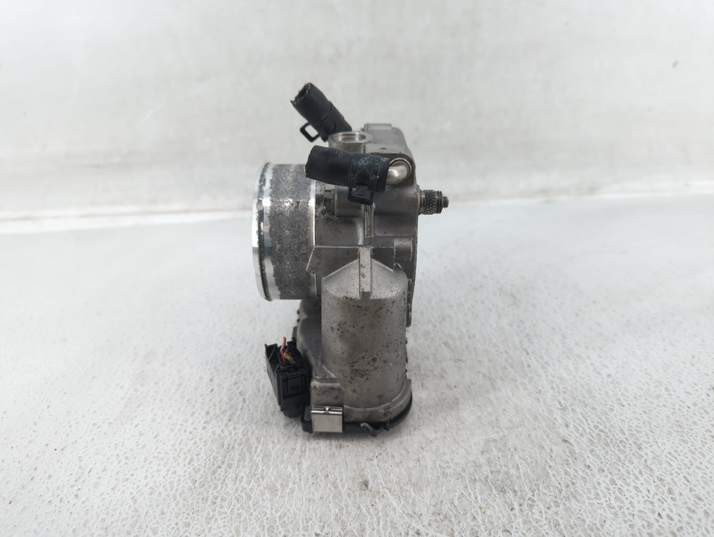 2014-2016 Kia Sportage Throttle Body P/N:35100-2G700 Fits Fits 2011 2012 2013 2014 2015 2016 OEM Used Auto Parts - Oemusedau