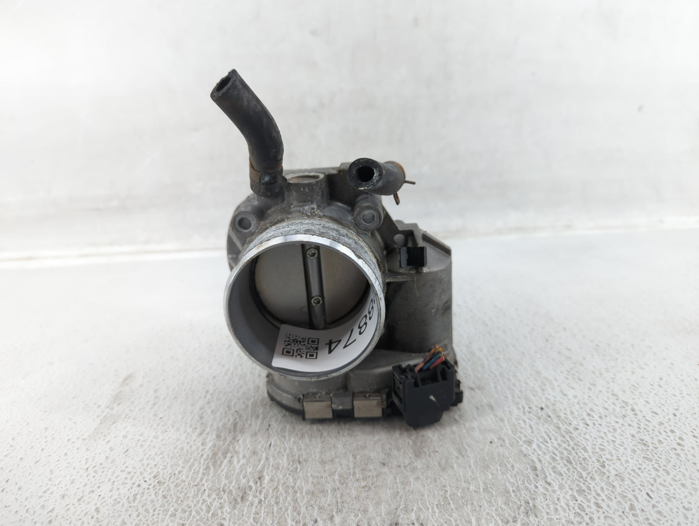 2014-2016 Kia Sportage Throttle Body P/N:35100-2G700 Fits Fits 2011 2012 2013 2014 2015 2016 OEM Used Auto Parts - Oemusedau