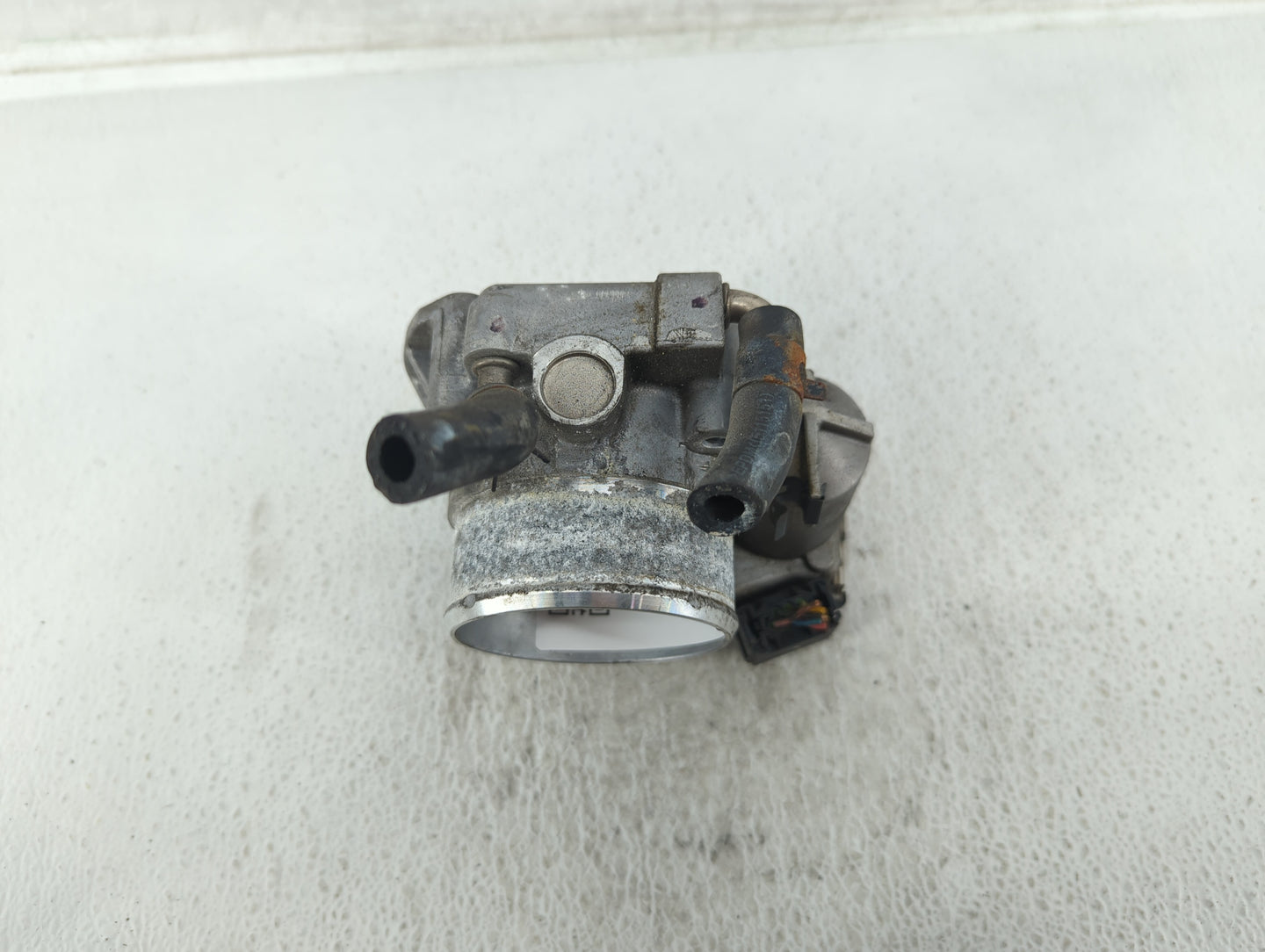 2014-2016 Kia Sportage Throttle Body P/N:35100-2G700 Fits Fits 2011 2012 2013 2014 2015 2016 OEM Used Auto Parts - Oemusedau