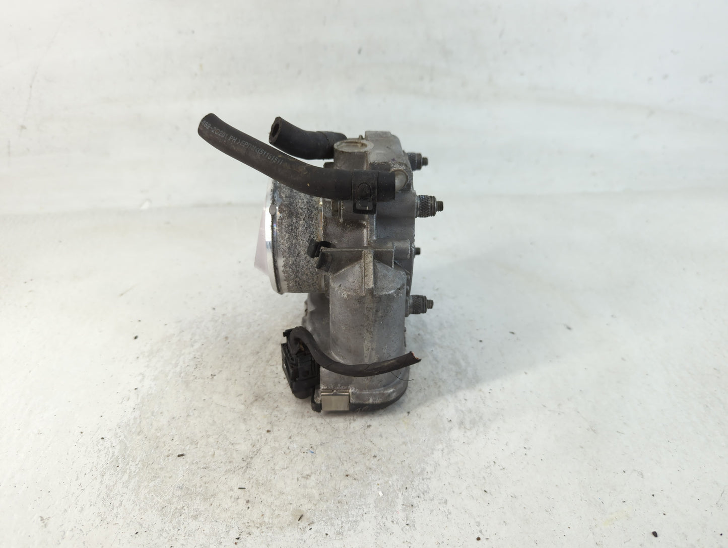 2014-2016 Kia Sportage Throttle Body P/N:35100-2G700 Fits Fits 2011 2012 2013 2014 2015 2016 OEM Used Auto Parts - Oemusedau
