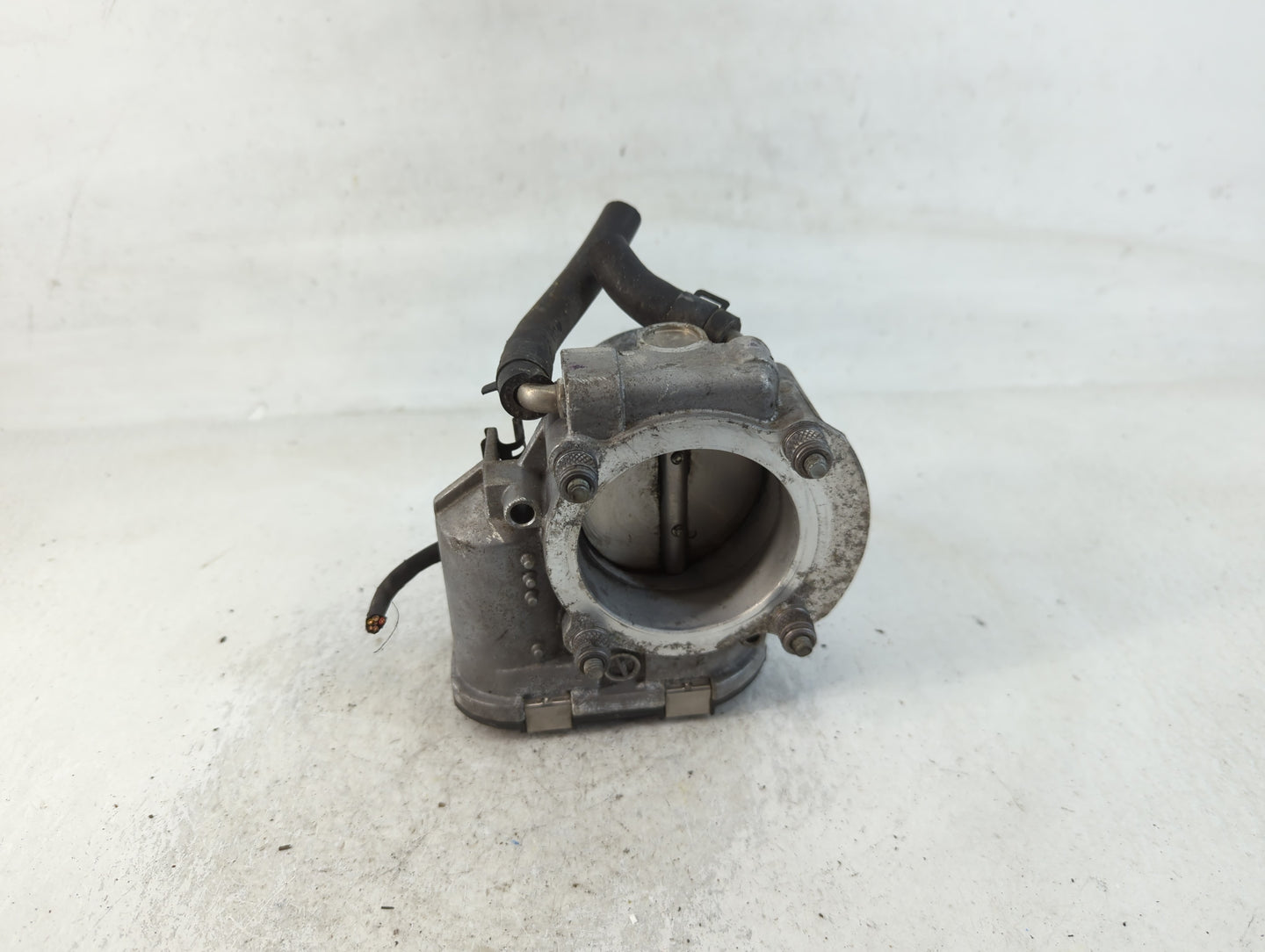 2014-2016 Kia Sportage Throttle Body P/N:35100-2G700 Fits Fits 2011 2012 2013 2014 2015 2016 OEM Used Auto Parts - Oemusedau