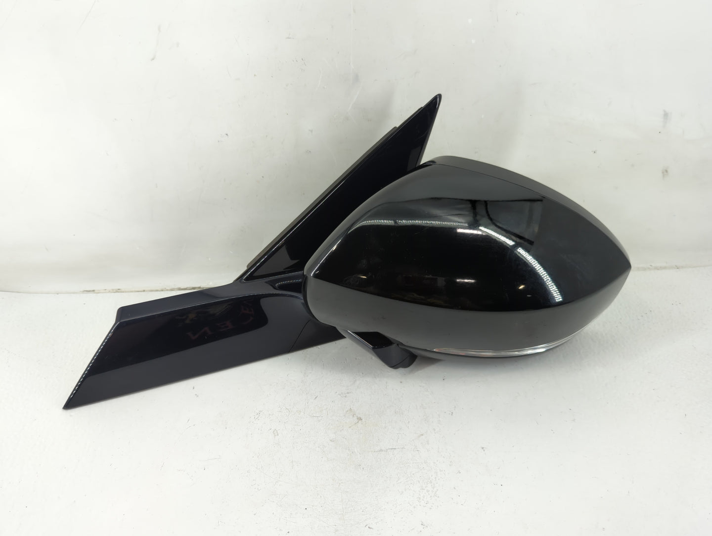 2015-2017 Land Rover Discovery Driver Side View Mirror - Left Door Mirror OEM Used - Oemusedautoparts1.com